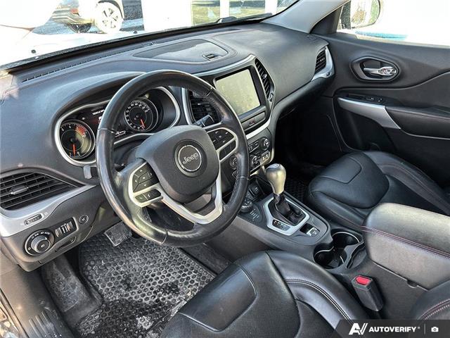 2018 Jeep Cherokee Trailhawk (Stk: KT-055A) in Okotoks - Image 5 of 15