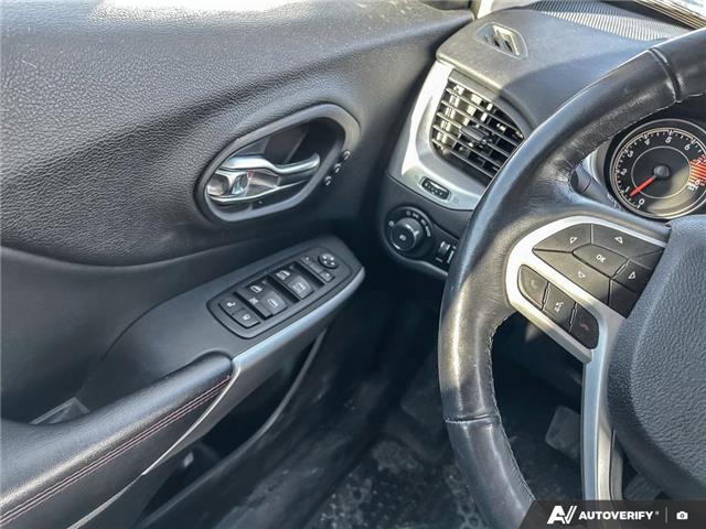 2018 Jeep Cherokee Trailhawk (Stk: KT-055A) in Okotoks - Image 9 of 15