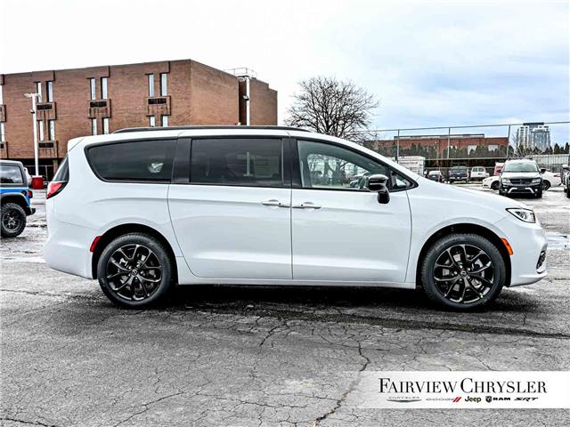 2026 Chrysler Pacifica Select (Stk: TR2568) in Burlington - Image 12 of 33