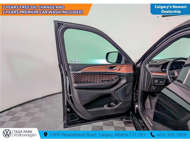 2021 Jeep Grand Cherokee L Summit (Stk: TU0214) in Calgary - Image 14 of 25