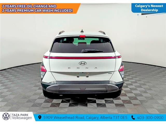 2024 Hyundai Kona 2.0L Preferred w/Trend Package (Stk: TU0218) in Calgary - Image 7 of 12