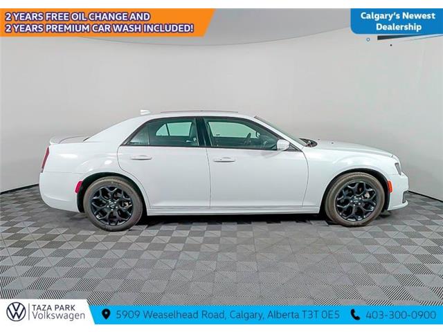2023 Chrysler 300 S (Stk: TU0194) in Calgary - Image 5 of 12