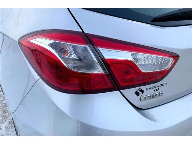 2017 Chevrolet Cruze Hatch LT Auto (Stk: 22B39631) in Sherwood Park - Image 12 of 15