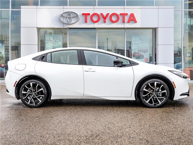 2026 Toyota Prius Plug-In Hybrid XSE Premium (Stk: T9710) in Welland - Image 3 of 30