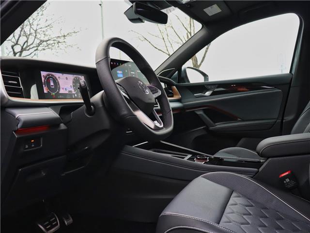 2025 Volkswagen Tiguan Highline R-Line (Stk: 17U1735) in Oakville - Image 8 of 28