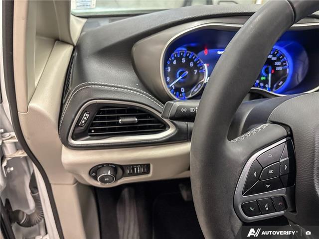 2023 Chrysler Pacifica Touring-L (Stk: 164541) in London - Image 17 of 26