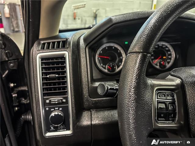 2023 RAM 1500 Classic SLT (Stk: 164478) in London - Image 17 of 26