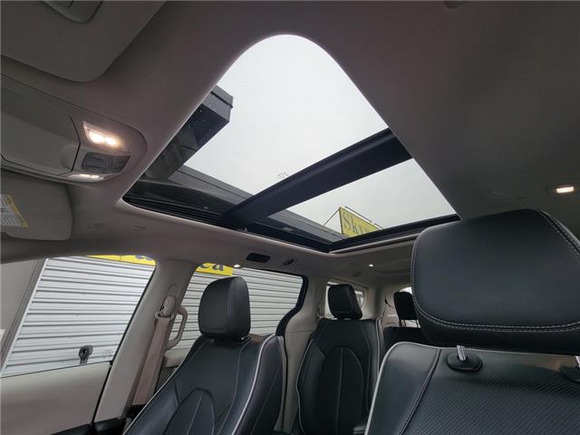 2022 Chrysler Pacifica Hybrid LIMITED HYBRID | PANO ROOF | NAVI | HEATED LEATHER (Stk: R12457A) in St. Catharines - Image 17 of 33