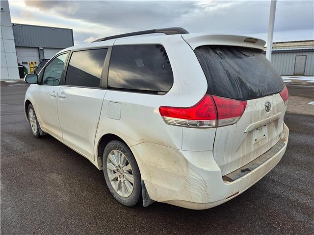 2014 Toyota Sienna LE (Stk: 300216) in Lethbridge - Image 3 of 10