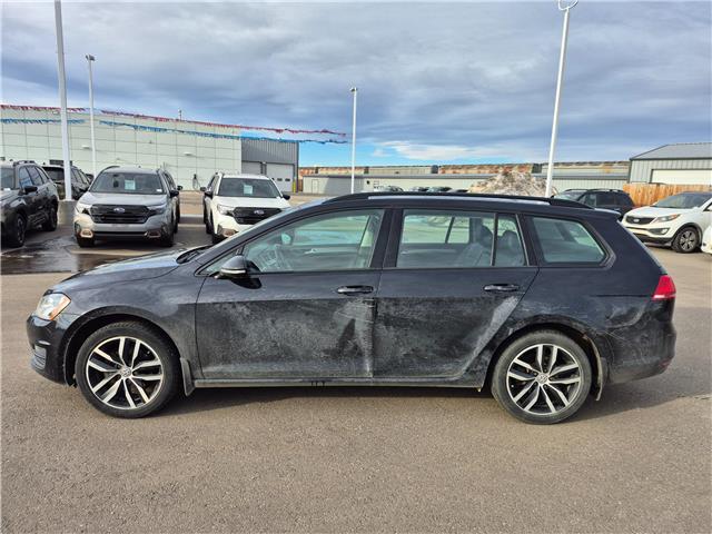 2017 Volkswagen Golf SportWagen  (Stk: 300250) in Lethbridge - Image 2 of 10