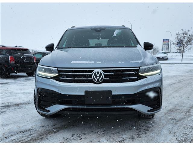 2022 Volkswagen Tiguan Comfortline R-Line Black Edition (Stk: J25107-1) in Brandon - Image 3 of 22
