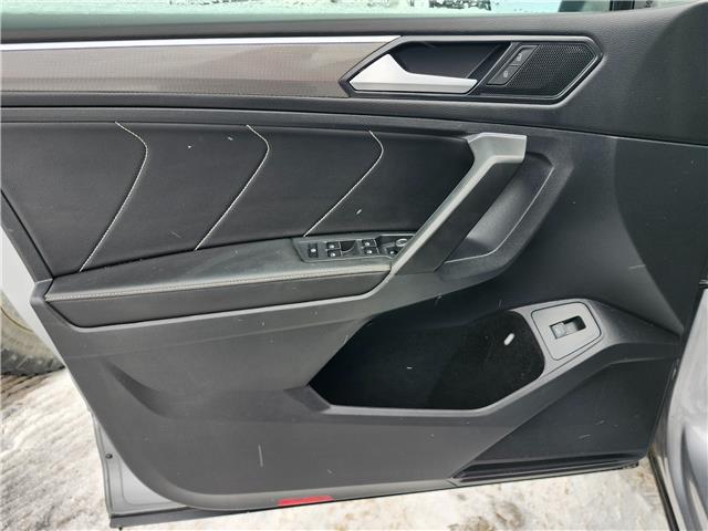 2022 Volkswagen Tiguan Comfortline R-Line Black Edition (Stk: J25107-1) in Brandon - Image 9 of 22
