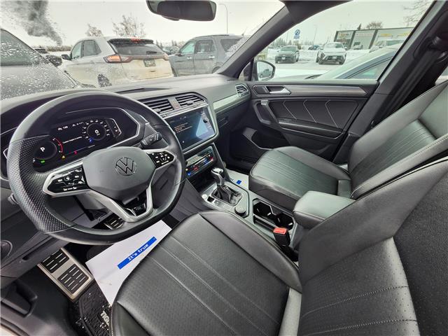 2022 Volkswagen Tiguan Comfortline R-Line Black Edition (Stk: J25107-1) in Brandon - Image 10 of 22