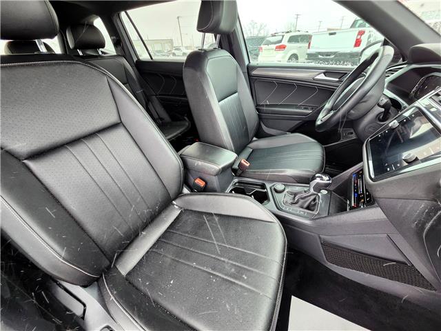 2022 Volkswagen Tiguan Comfortline R-Line Black Edition (Stk: J25107-1) in Brandon - Image 16 of 22