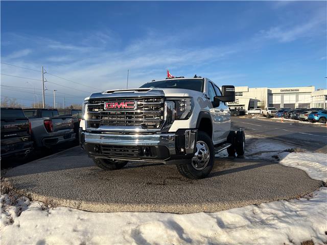 2026 GMC Sierra 3500HD Chassis SLE (Stk: TF185139) in Calgary - Image 1 of 21