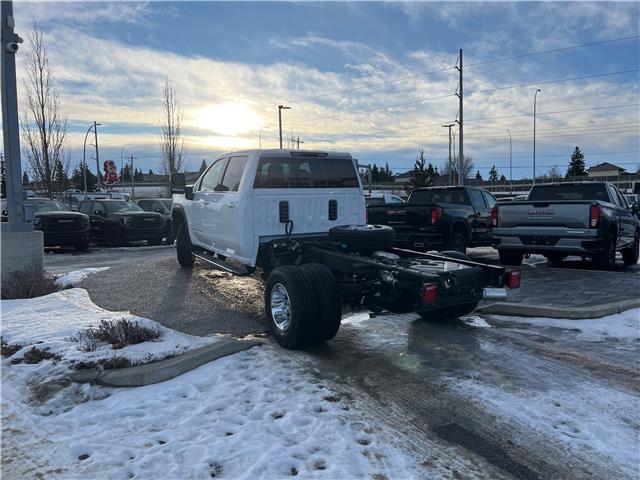 2026 GMC Sierra 3500HD Chassis SLE (Stk: TF185139) in Calgary - Image 3 of 21 2026 GMC Sierra 3500HD Chassis SLE (Stk: TF185139) in Calgary - Image 3 of 21