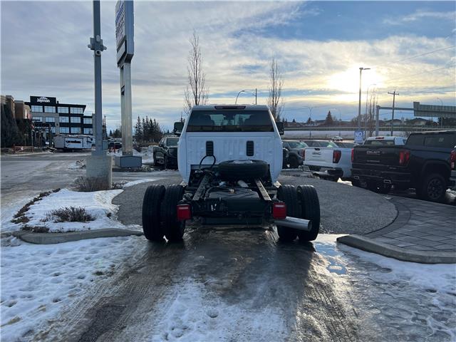 2026 GMC Sierra 3500HD Chassis SLE (Stk: TF185139) in Calgary - Image 4 of 21 2026 GMC Sierra 3500HD Chassis SLE (Stk: TF185139) in Calgary - Image 4 of 21