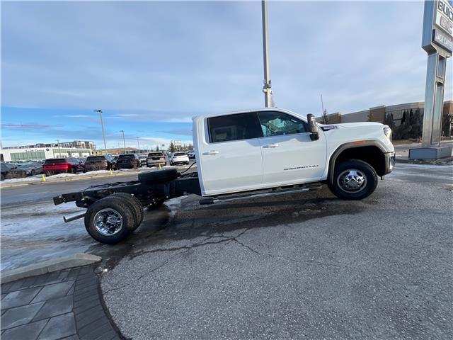 2026 GMC Sierra 3500HD Chassis SLE (Stk: TF185139) in Calgary - Image 6 of 21 2026 GMC Sierra 3500HD Chassis SLE (Stk: TF185139) in Calgary - Image 6 of 21