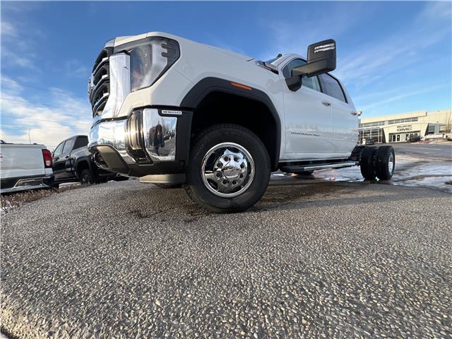 2026 GMC Sierra 3500HD Chassis SLE (Stk: TF185139) in Calgary - Image 9 of 21 2026 GMC Sierra 3500HD Chassis SLE (Stk: TF185139) in Calgary - Image 9 of 21