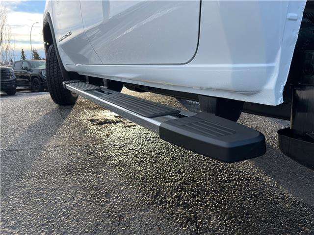 2026 GMC Sierra 3500HD Chassis SLE (Stk: TF185139) in Calgary - Image 10 of 21 2026 GMC Sierra 3500HD Chassis SLE (Stk: TF185139) in Calgary - Image 10 of 21
