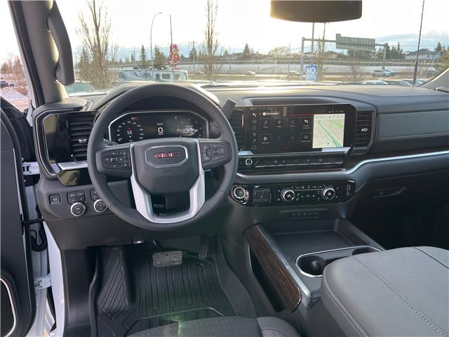 2026 GMC Sierra 3500HD Chassis SLE (Stk: TF185139) in Calgary - Image 13 of 21 2026 GMC Sierra 3500HD Chassis SLE (Stk: TF185139) in Calgary - Image 13 of 21