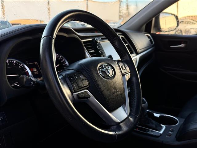 2017 Toyota Highlander Limited (Stk: 260311A) in Calgary - Image 5 of 19