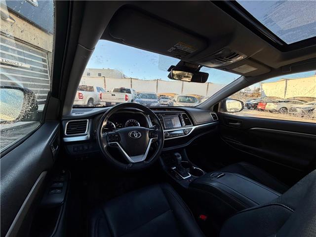 2017 Toyota Highlander Limited (Stk: 260311A) in Calgary - Image 7 of 19