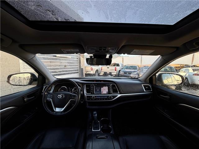 2017 Toyota Highlander Limited (Stk: 260311A) in Calgary - Image 8 of 19