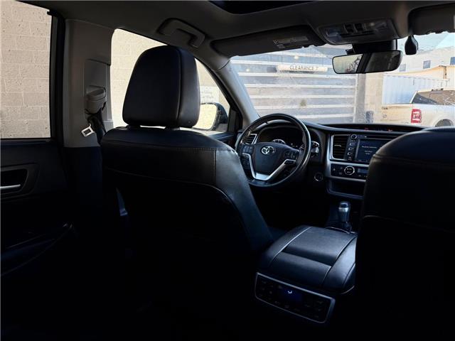 2017 Toyota Highlander Limited (Stk: 260311A) in Calgary - Image 17 of 19