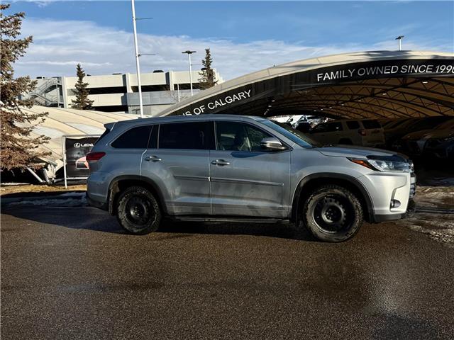 2017 Toyota Highlander Limited (Stk: 260311A) in Calgary - Image 2 of 19