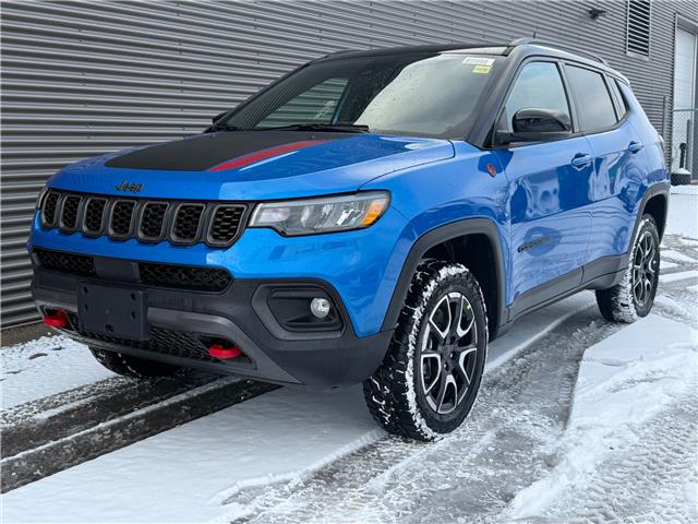 2026 Jeep Compass Trailhawk (Stk: 26112) in London - Image 1 of 15