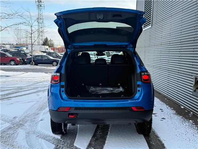 2026 Jeep Compass Trailhawk (Stk: 26112) in London - Image 6 of 15