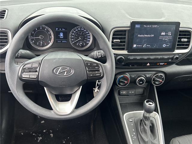 2022 Hyundai Venue Essential w/Two-Tone (Stk: 261524A) in Aurora - Image 12 of 17