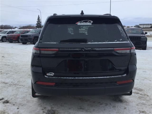 2023 Jeep Grand Cherokee Laredo (Stk: EE004A) in Swan River - Image 3 of 22