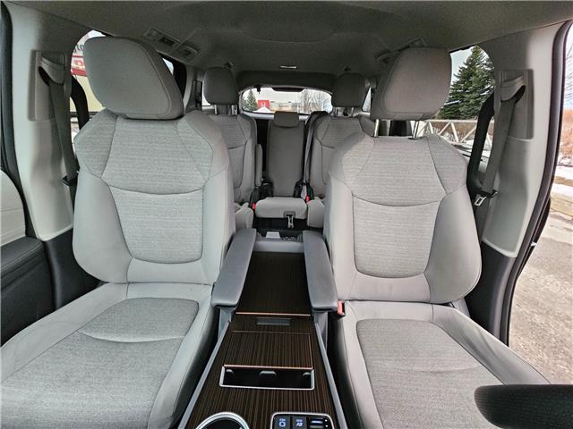 2021 Toyota Sienna LE 8-Passenger (Stk: 25638A) in Bowmanville - Image 15 of 28