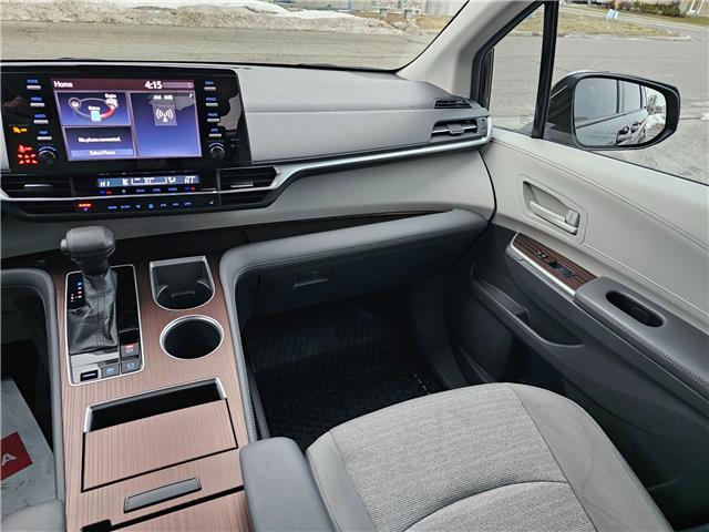 2021 Toyota Sienna LE 8-Passenger (Stk: 25638A) in Bowmanville - Image 18 of 28