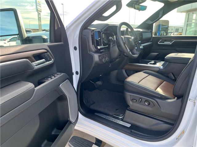 2026 Chevrolet Silverado 3500HD High Country (Stk: 150660) in Fort MacLeod - Image 8 of 22 2026 Chevrolet Silverado 3500HD High Country (Stk: 150660) in Fort MacLeod - Image 8 of 22