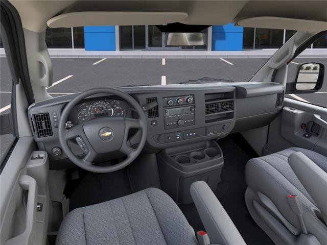 2025 Chevrolet Express Cutaway Work Van (Stk: 2748-25) in New Hamburg - Image 5 of 6