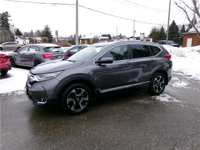 2017 Honda CR-V Touring in Kitchener - Image 2 of 29