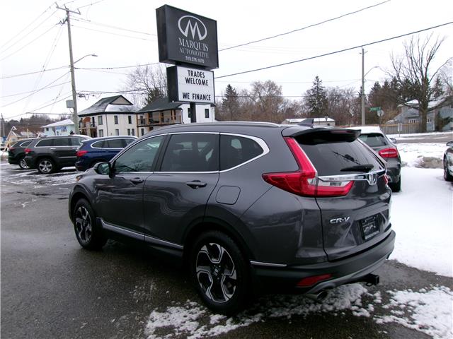 2017 Honda CR-V Touring in Kitchener - Image 4 of 29