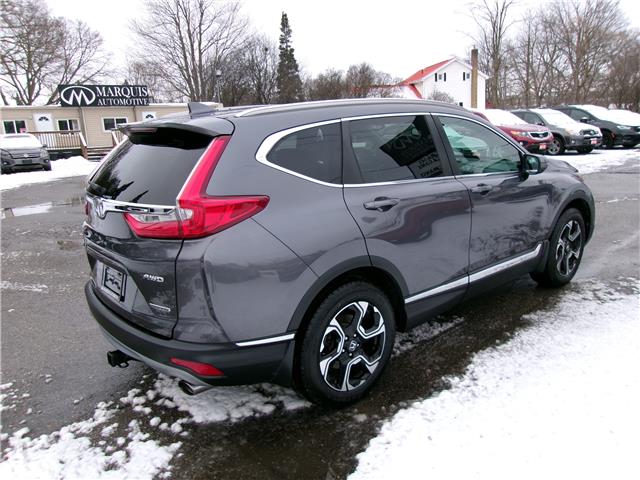 2017 Honda CR-V Touring in Kitchener - Image 6 of 29