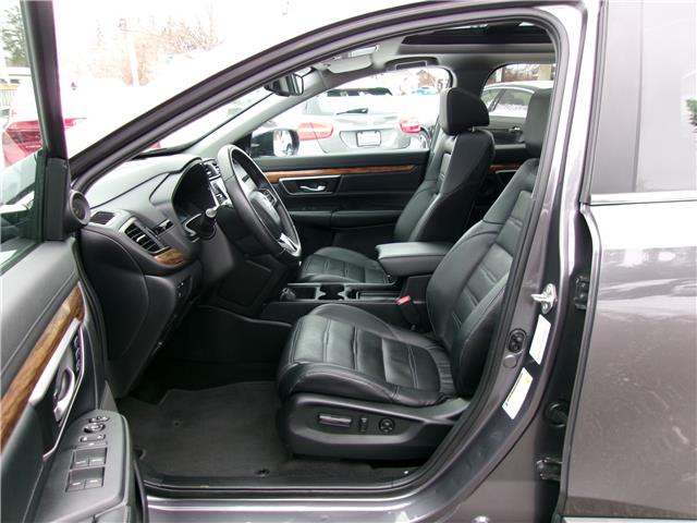 2017 Honda CR-V Touring in Kitchener - Image 11 of 29