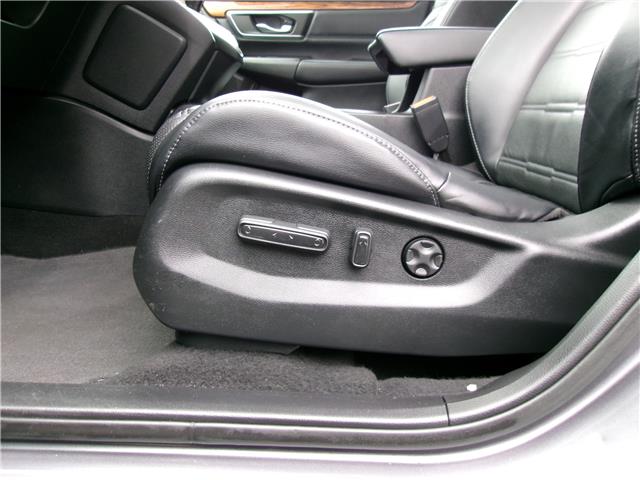 2017 Honda CR-V Touring in Kitchener - Image 12 of 29