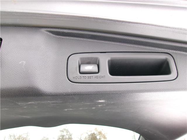 2017 Honda CR-V Touring in Kitchener - Image 18 of 29