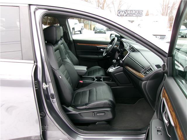 2017 Honda CR-V Touring in Kitchener - Image 22 of 29