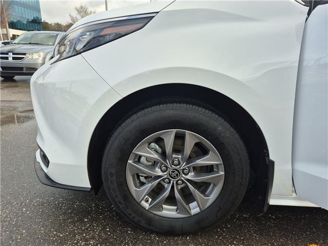 2025 Toyota Sienna LE 8-Passenger (Stk: 10119613A) in Markham - Image 10 of 33