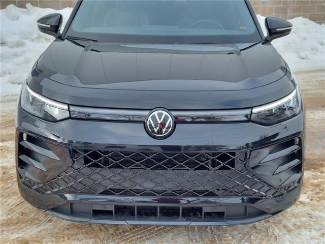2026 Volkswagen Tiguan Comfortline R-Line Black Edition (Stk: 260167) in Regina - Image 5 of 39