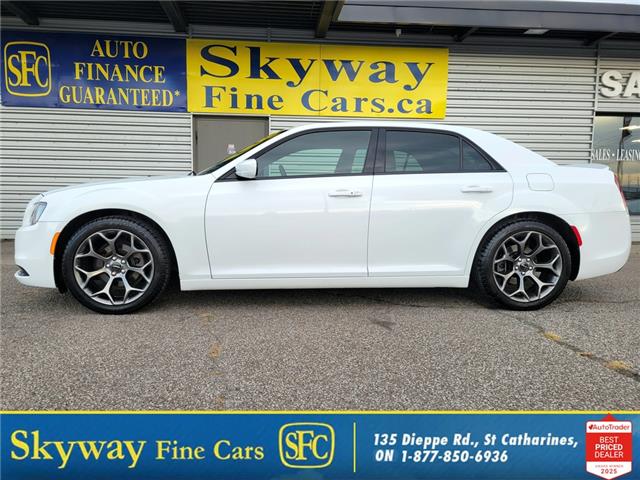 2016 Chrysler 300 300S | NAVI | PANO ROOF | REMOTE START | LEATHER (Stk: H22161B) in St. Catharines - Image 1 of 29