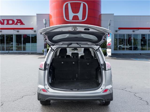 2018 Toyota RAV4 LE (Stk: 2313959A) in North York - Image 8 of 25