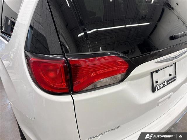 2020 Chrysler Pacifica Touring-L (Stk: 164654) in London - Image 12 of 26